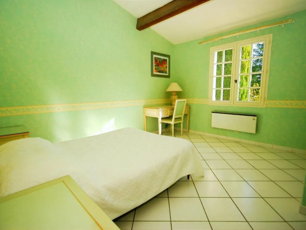 Spacious Holiday Home With Private Pool Le Thor